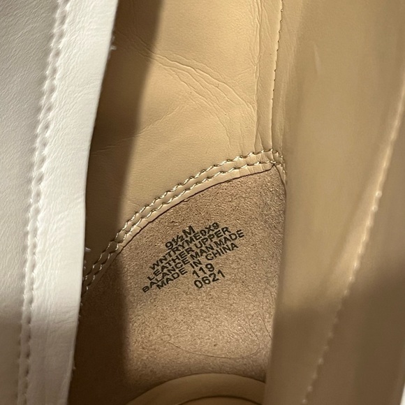 Nine West women offwhite booties wood heel great condition rarely worn size 9.5 - Picture 7 of 7